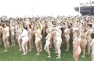 有美丽的乳房的金发碧眼的女人他妈的与按摩治疗师