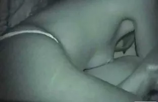 瘦弱的金发女郎因经验丰富的选手而摔