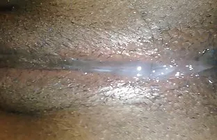 长发的杰基露出了胸口的镜头