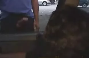 热的同性恋性行为女孩与宿舍剃光的pussies